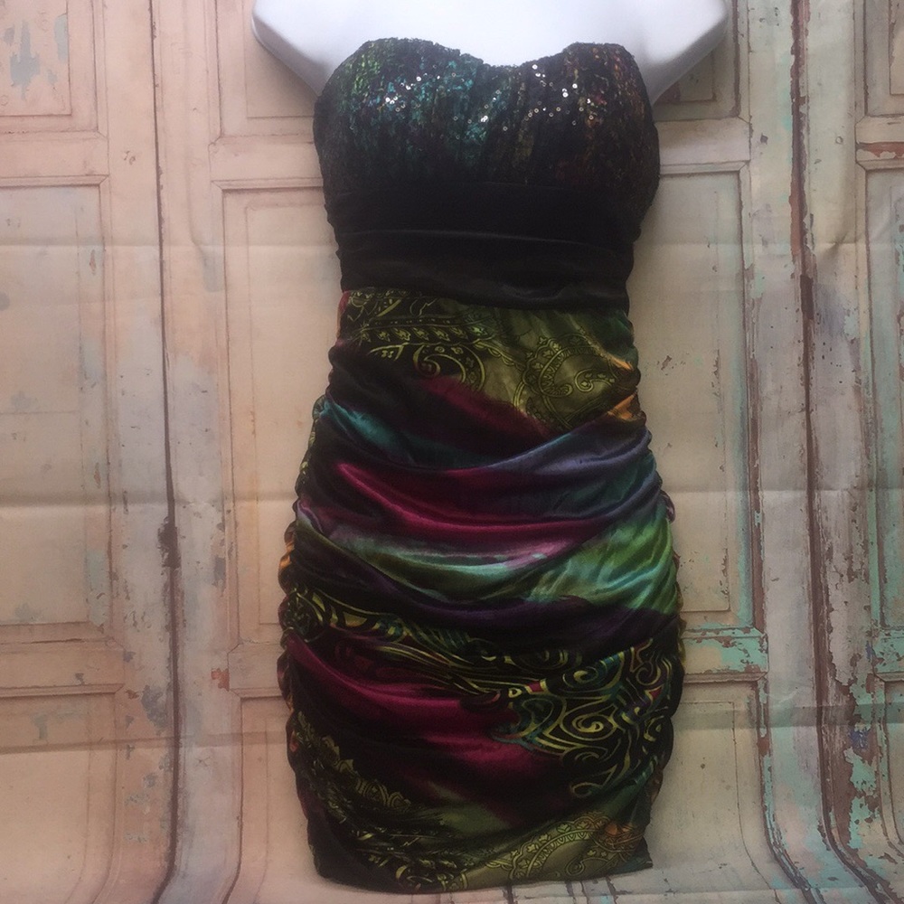 UNBRANDED Strapless Formal Dress